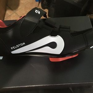 Peloton shoes size 39 - fits well on 7.5 - 9 US